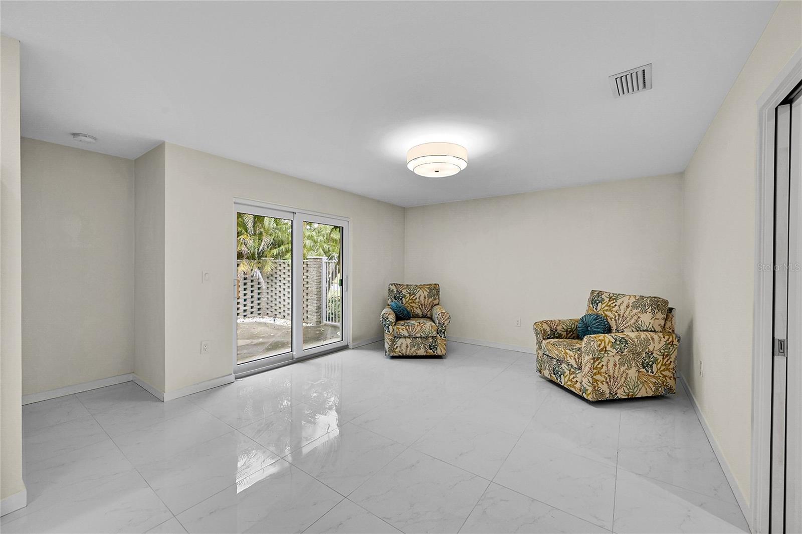 SOUTH GATE - Residential