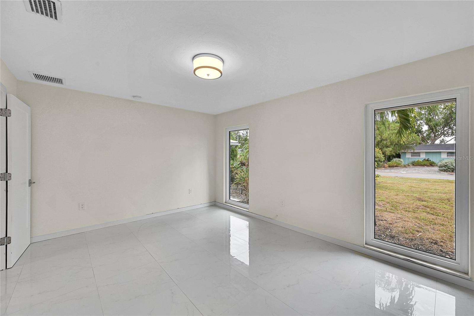 SOUTH GATE - Residential