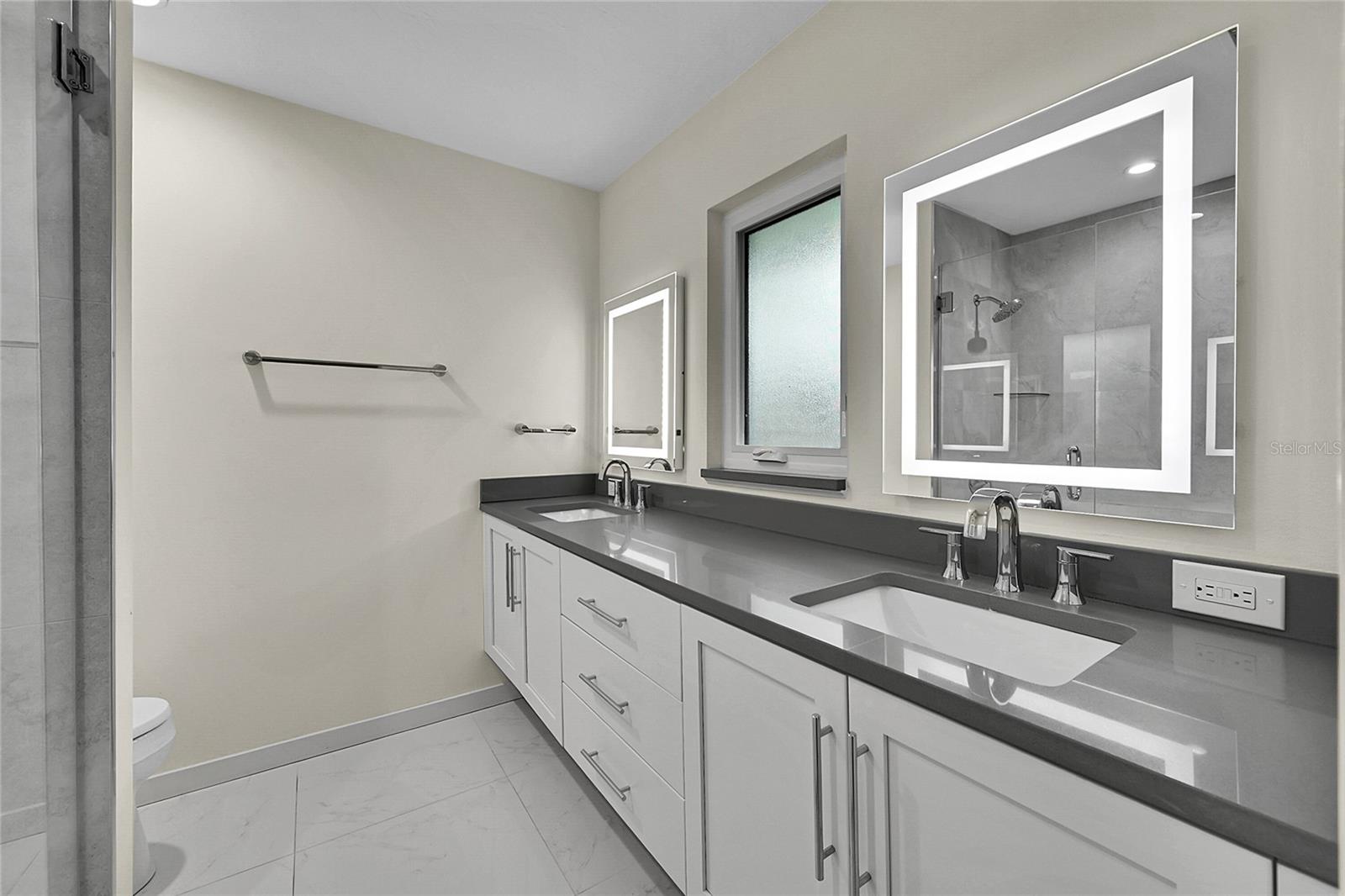 SOUTH GATE - Residential