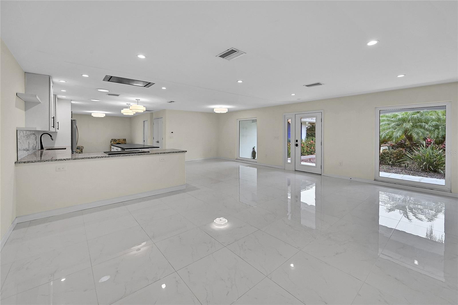 SOUTH GATE - Residential