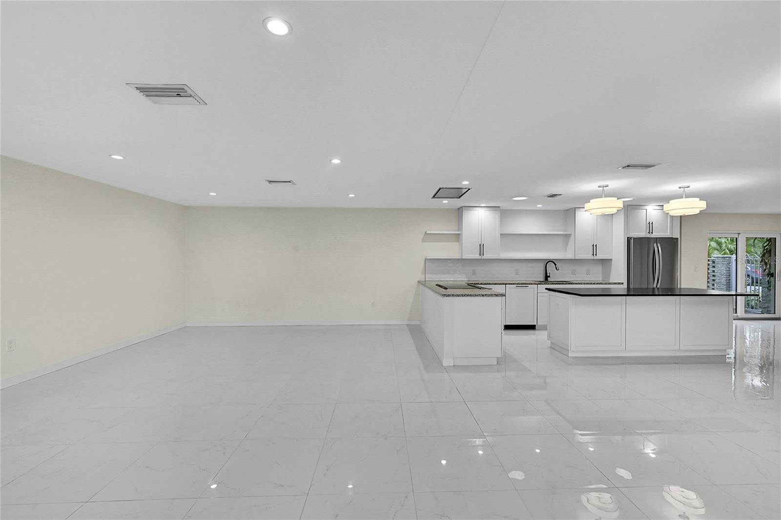 SOUTH GATE - Residential