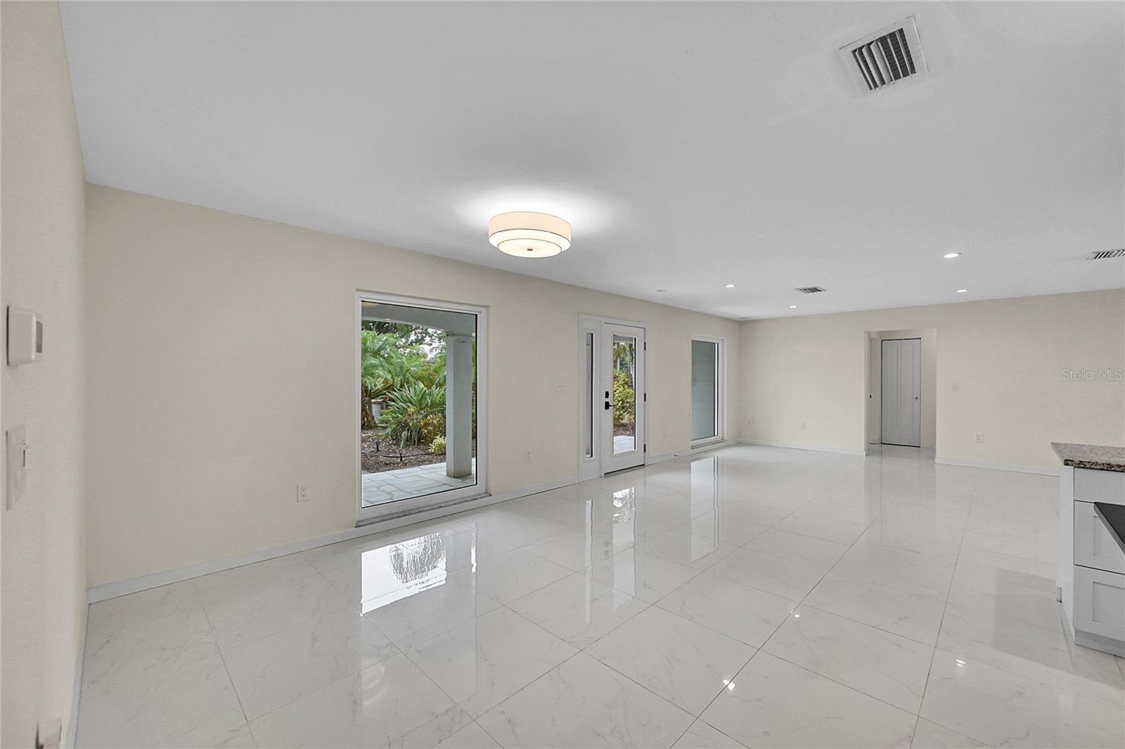 SOUTH GATE - Residential