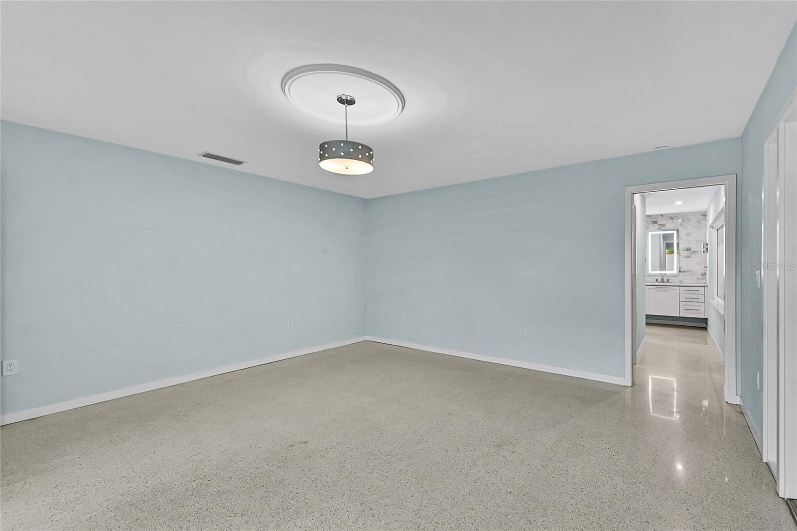 SOUTH GATE - Residential