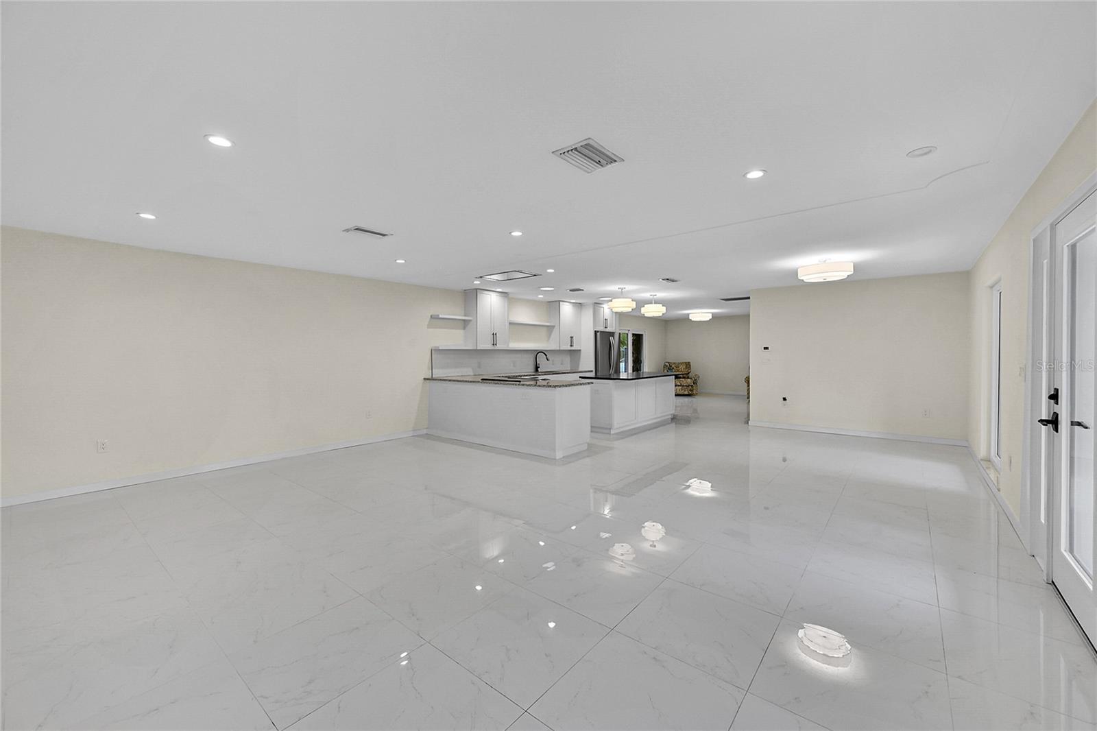 SOUTH GATE - Residential