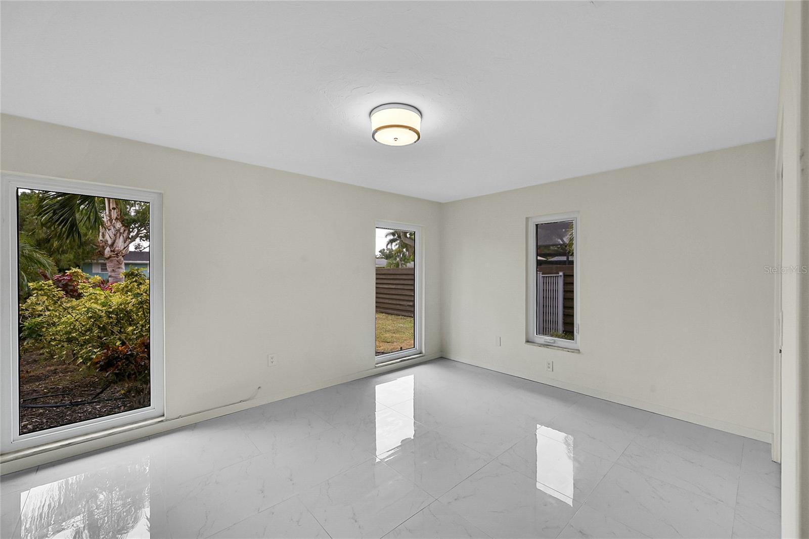 SOUTH GATE - Residential