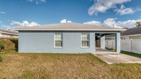 A home in AUBURNDALE