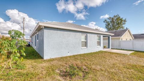 A home in AUBURNDALE