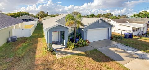 A home in AUBURNDALE