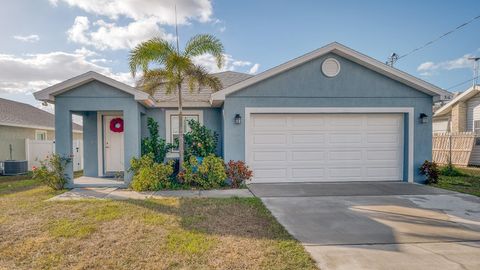 A home in AUBURNDALE