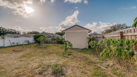 A home in AUBURNDALE