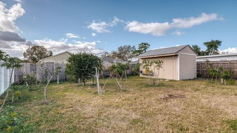 A home in AUBURNDALE