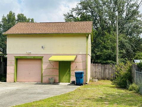 A home in BROOKSVILLE