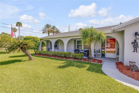 A home in SOUTH DAYTONA