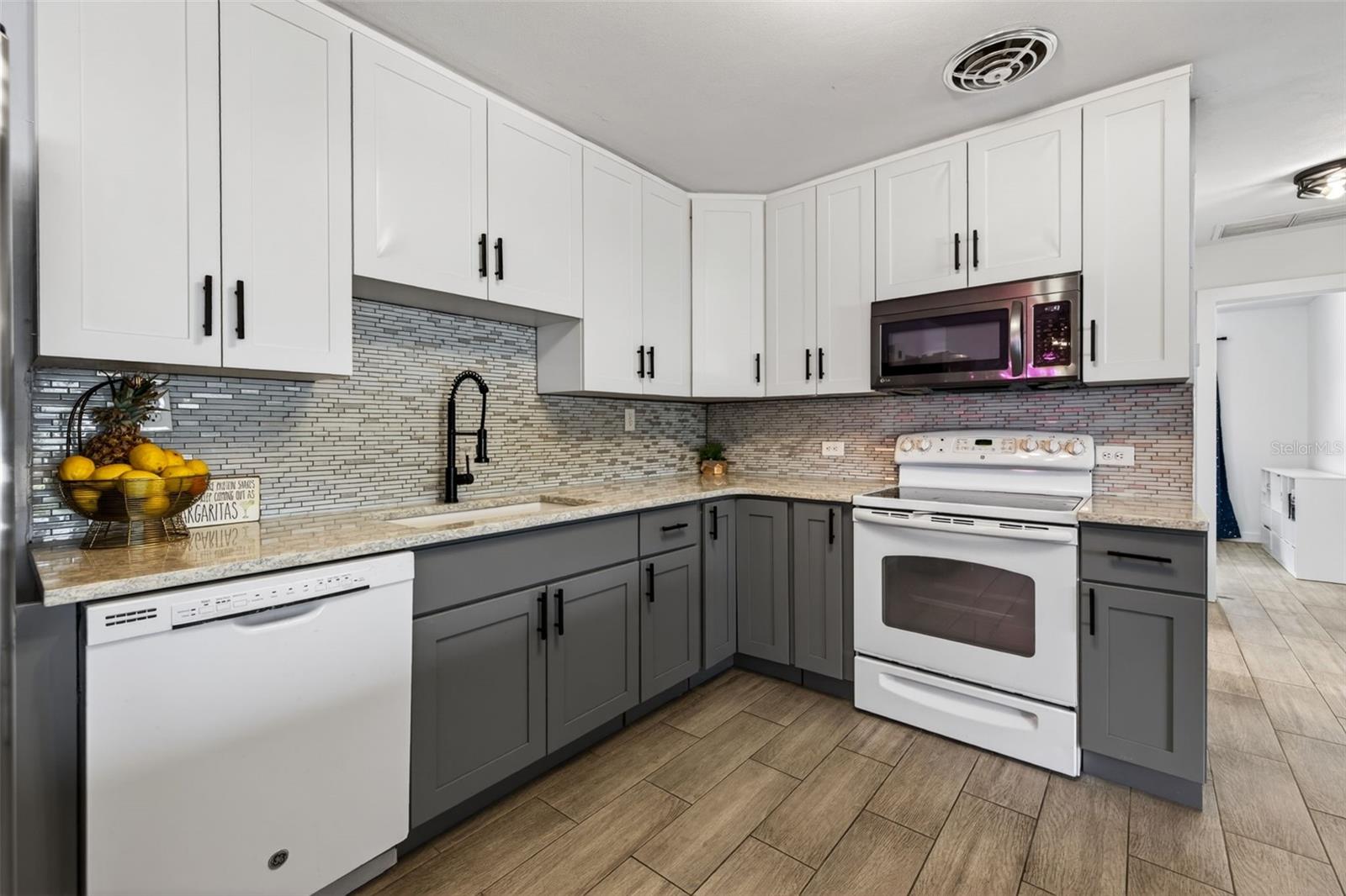 ST PETERSBURG BEACH NORTH UNIT 7 - Residential