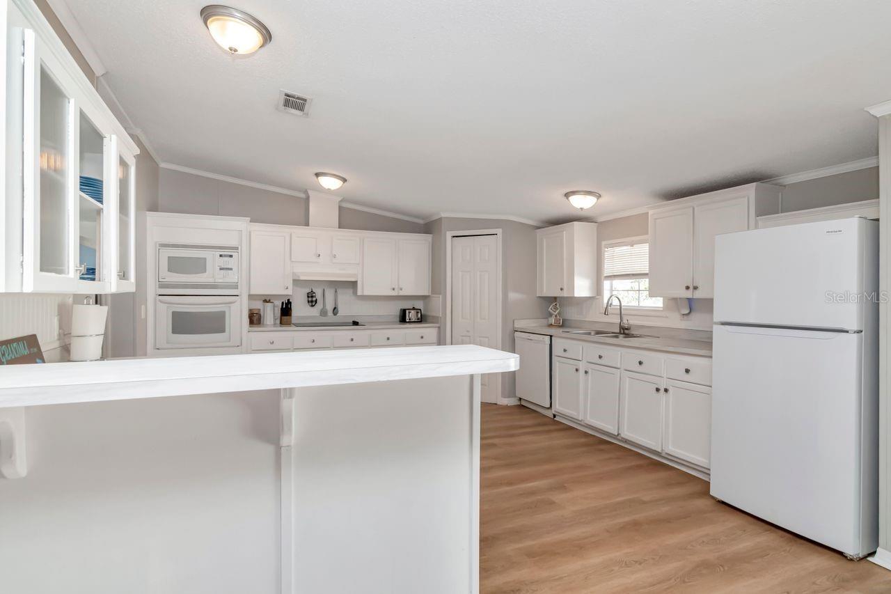 BRUSSELS BOY PH I & II - Residential