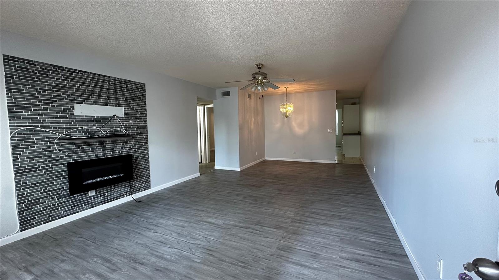 ON TOP OF THE WORLD - Residential