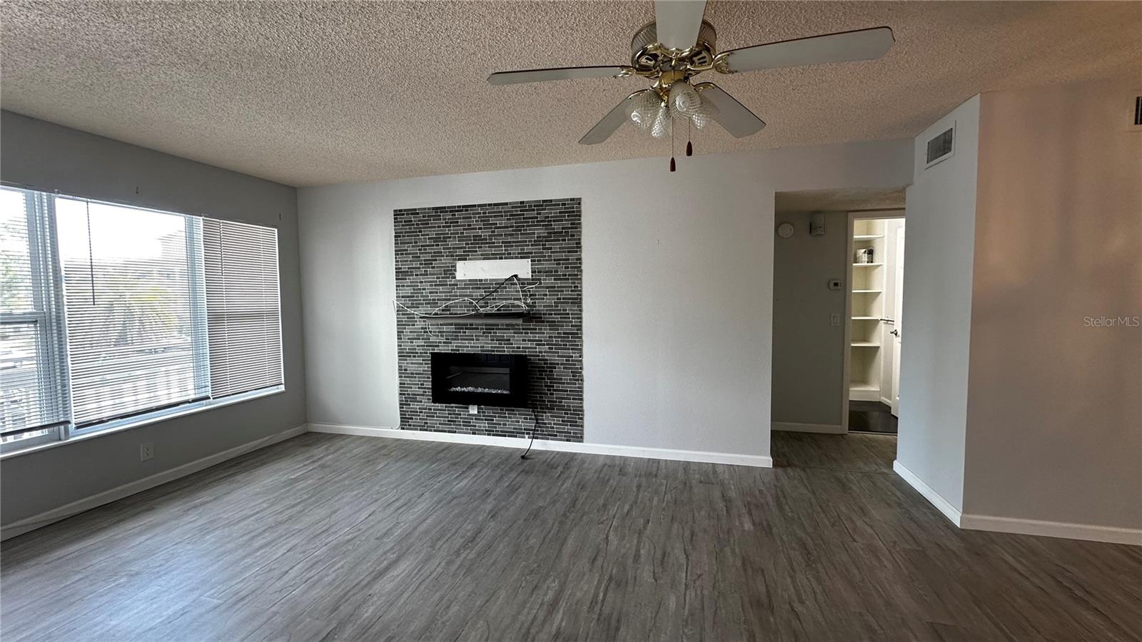 ON TOP OF THE WORLD - Residential