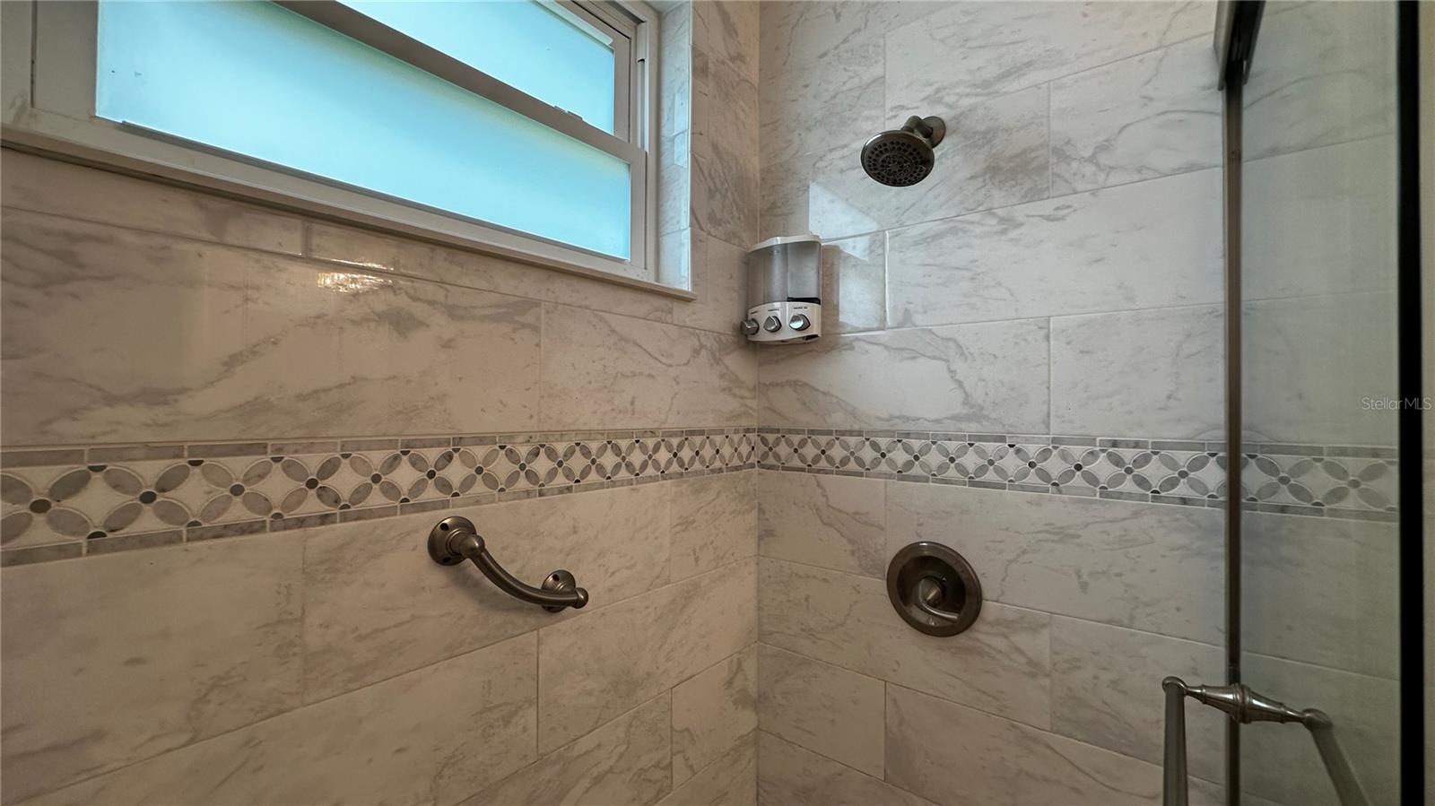 ON TOP OF THE WORLD - Residential