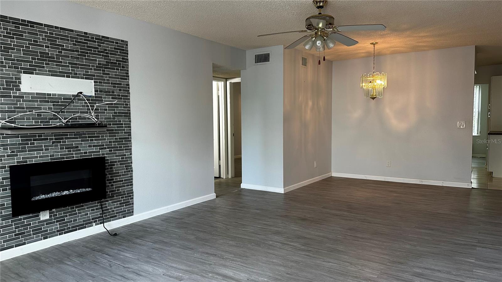 2330 ECUADORIAN WAY 32