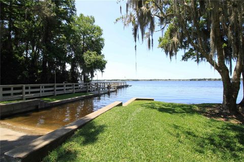 A home in PALM HARBOR