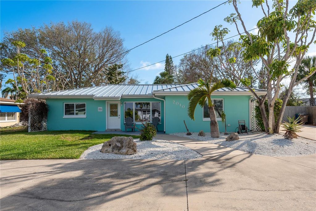 Photo of 2010 Bayview Place, Indian Rocks Beach, FL 33785 (MLS # TB8391113)