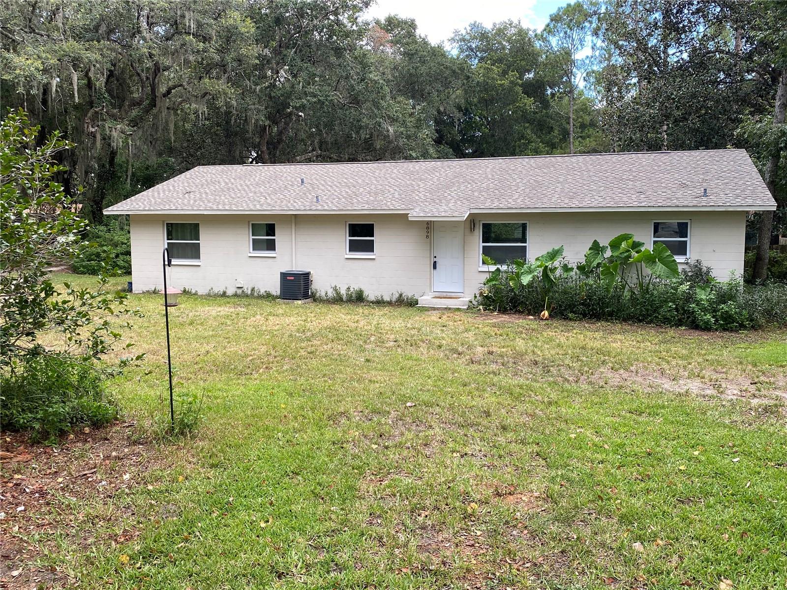 Complete remodel from top to bottom. New roof, well, septic, appliances, HVAC etc.. Spacious 3/2 with huge great room with lake view. situated on a .45 of an acre with rear privacy fencing. Located just inside clay county with a quick commute to Gainesville and surrounding areas.
