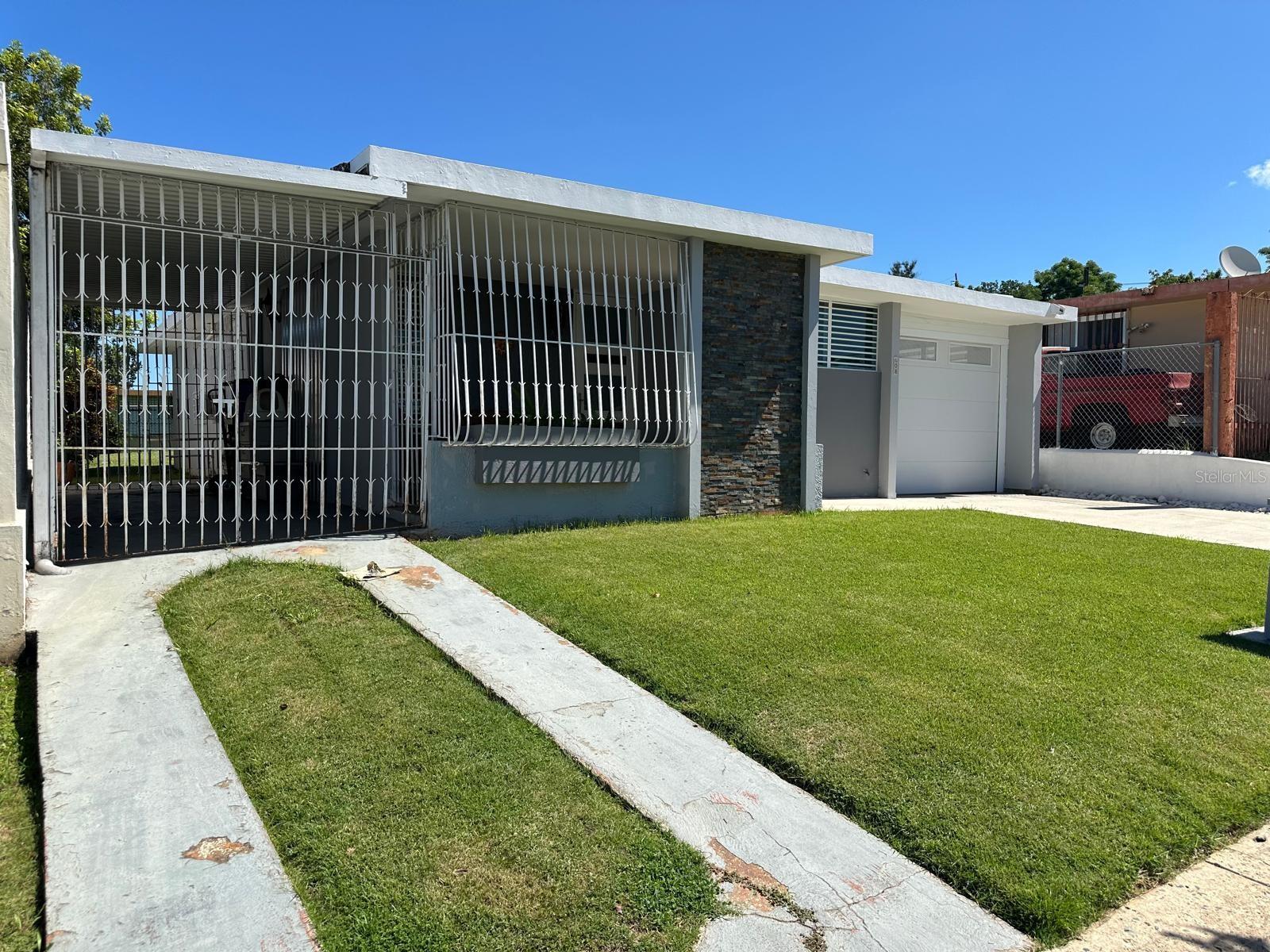 URB. SULTANA CALLE CATALUÑA #608 - Residential