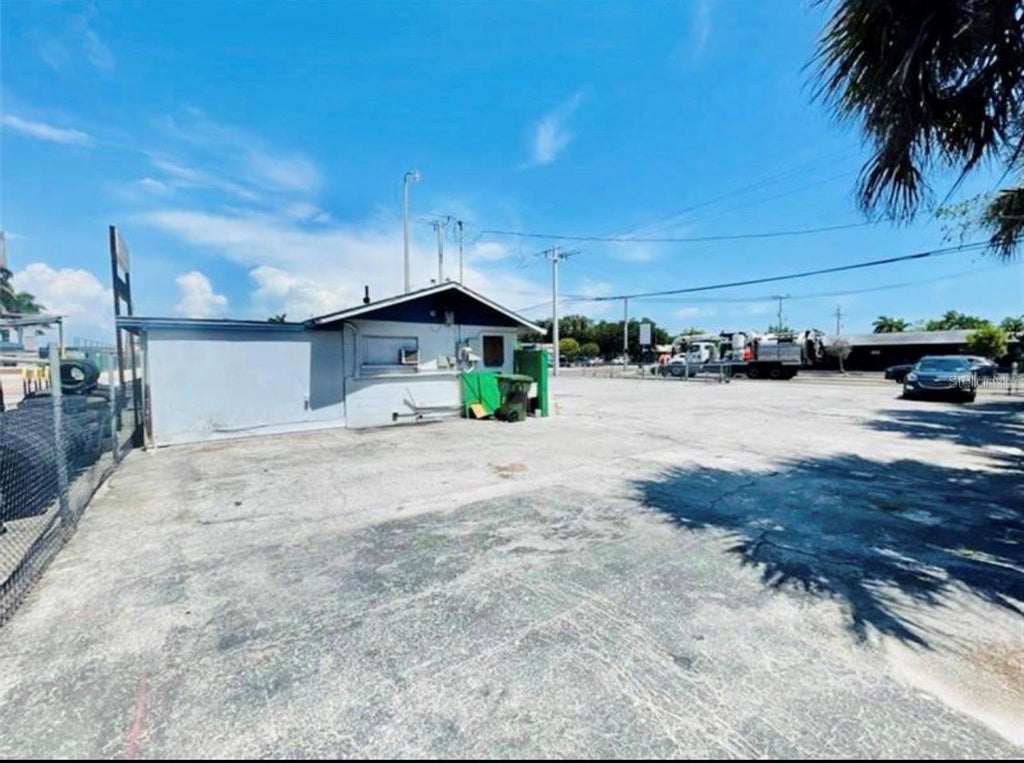 Photo of 1614 9th Street W, Bradenton, FL 34205 (MLS # A4706268)