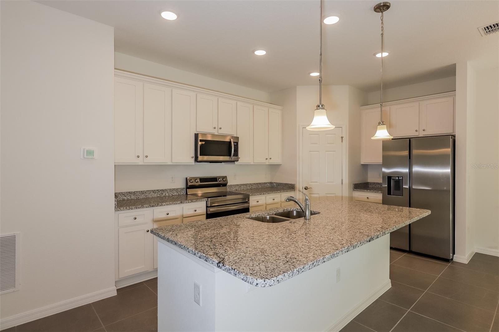 WINDSOR RESERVE PH 1 - Residential Lease