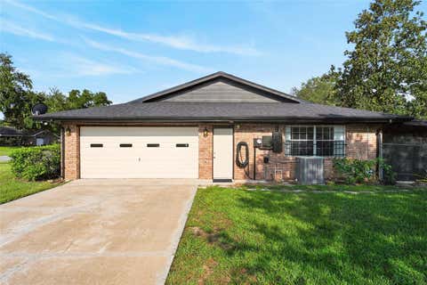 Tiny photo for 3635 Sail Fish Avenue, Fruitland Park, FL 34731 (MLS # G5115811)