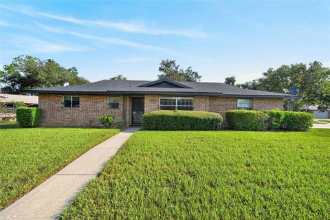 Tiny photo for 3635 Sail Fish Avenue, Fruitland Park, FL 34731 (MLS # G5115811)