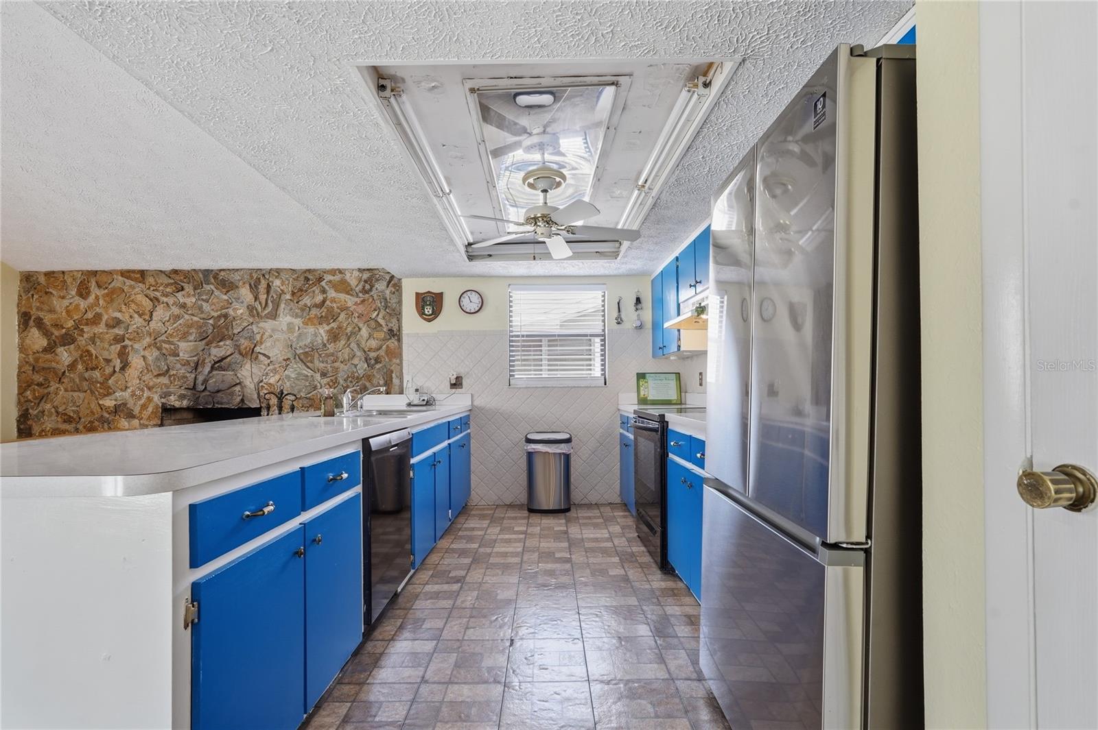 EMBASSY HILLS - Residential