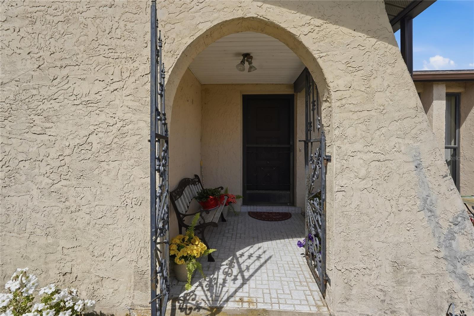 9135 FARMINGTON LANE