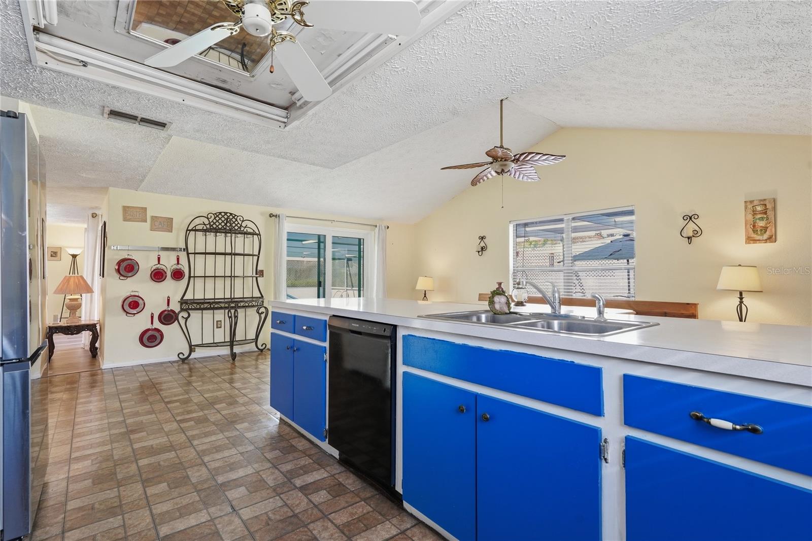 EMBASSY HILLS - Residential