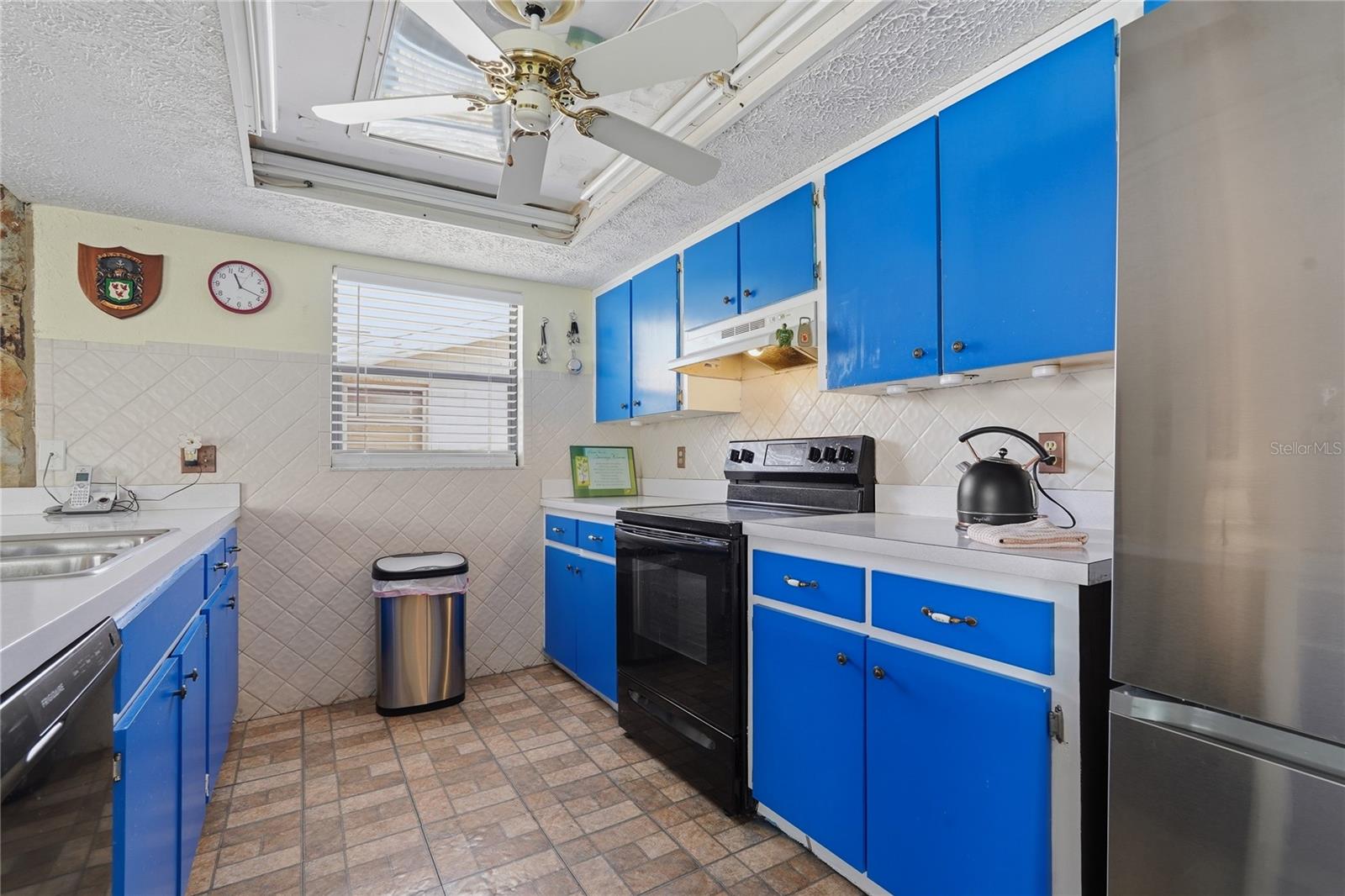 EMBASSY HILLS - Residential