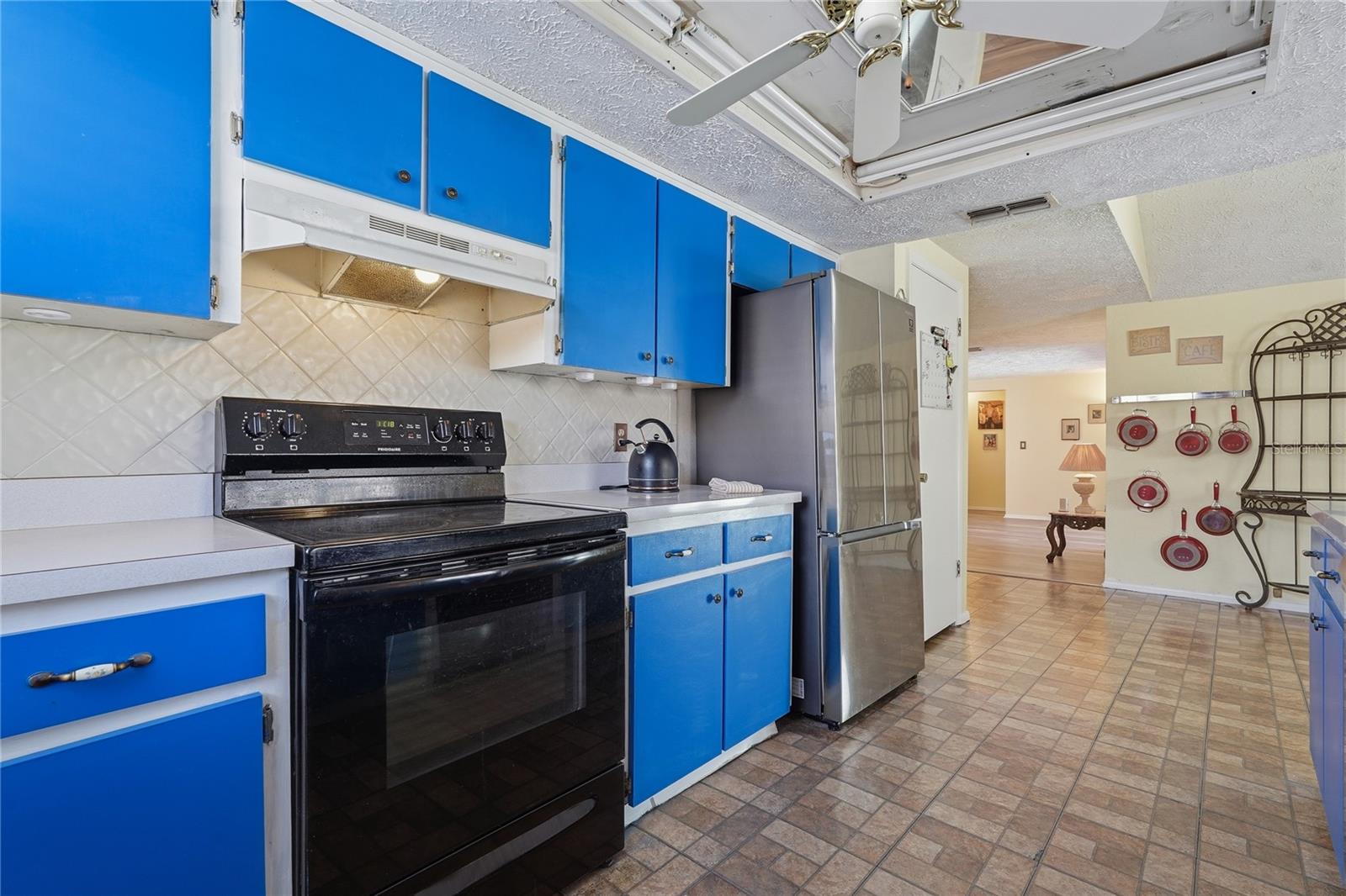 EMBASSY HILLS - Residential