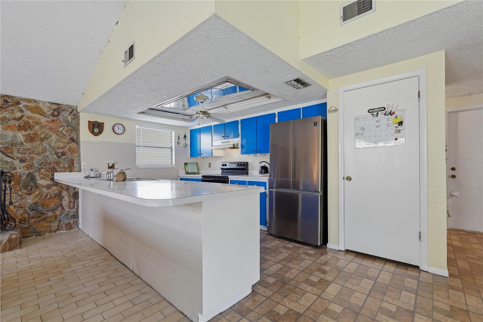 EMBASSY HILLS - Residential