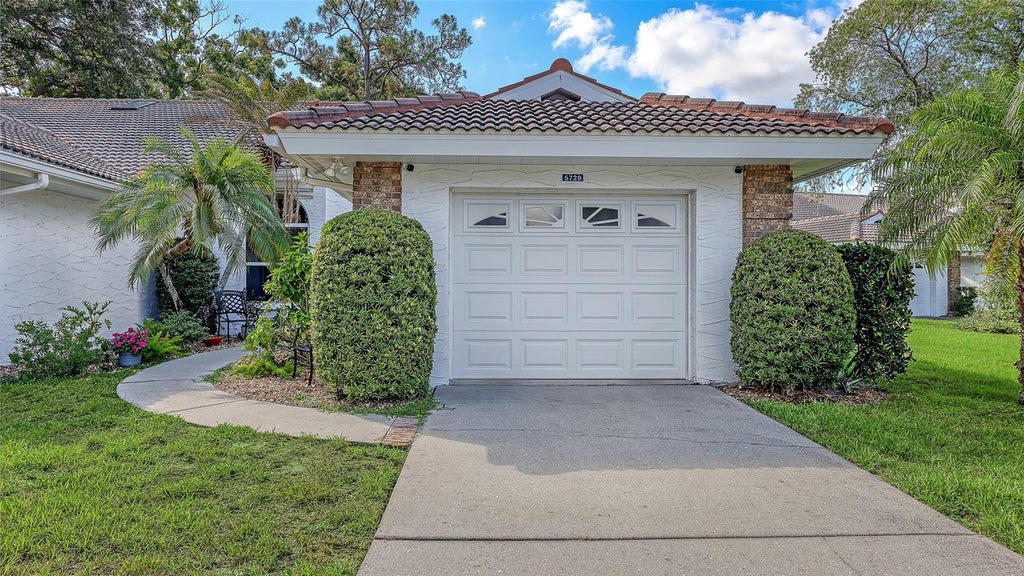 Photo of 5729 Garden Lakes Palm, Bradenton, FL 34203 (MLS # A4698020)