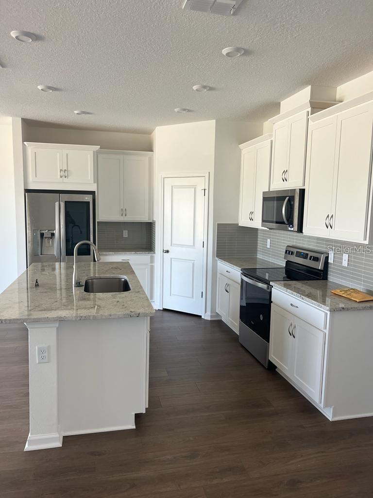 1141 LAKESHORE BREEZE PLACE