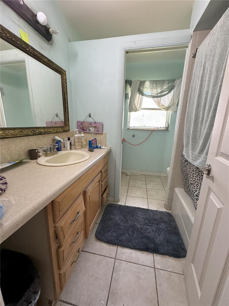 SOUTH VENICE - Residential