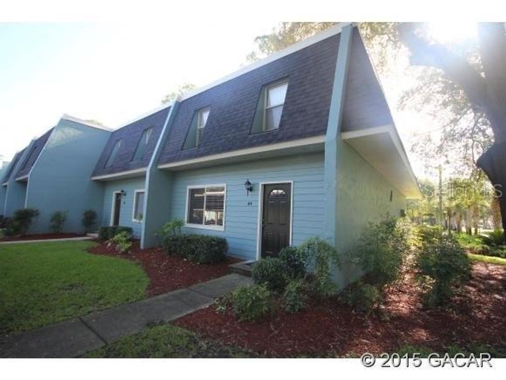 Photo of 501 SW 75th Street #J-1, Gainesville, FL 32607 (MLS # GC535433)