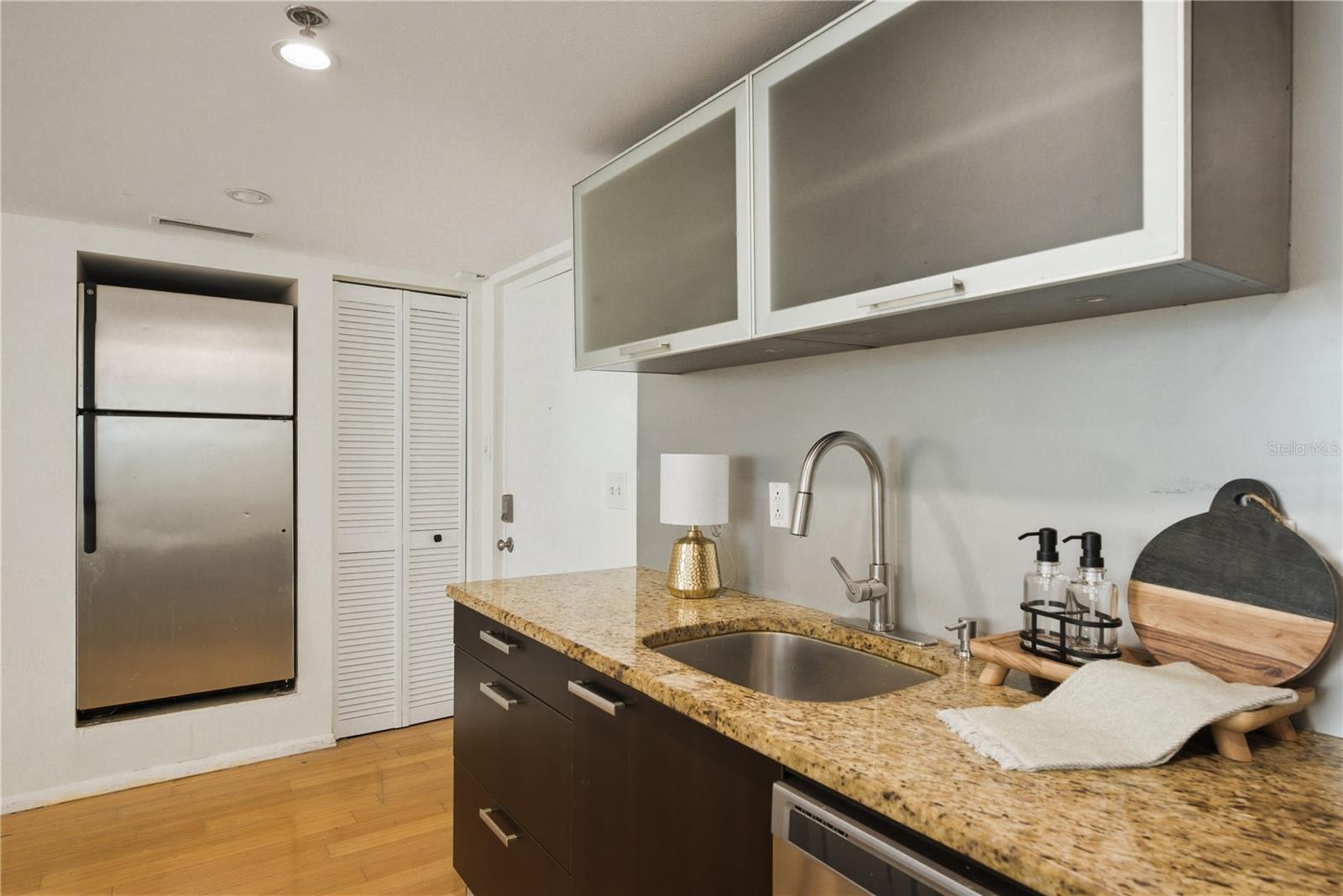 LAKESIDE CROSSING CONDO - Residential