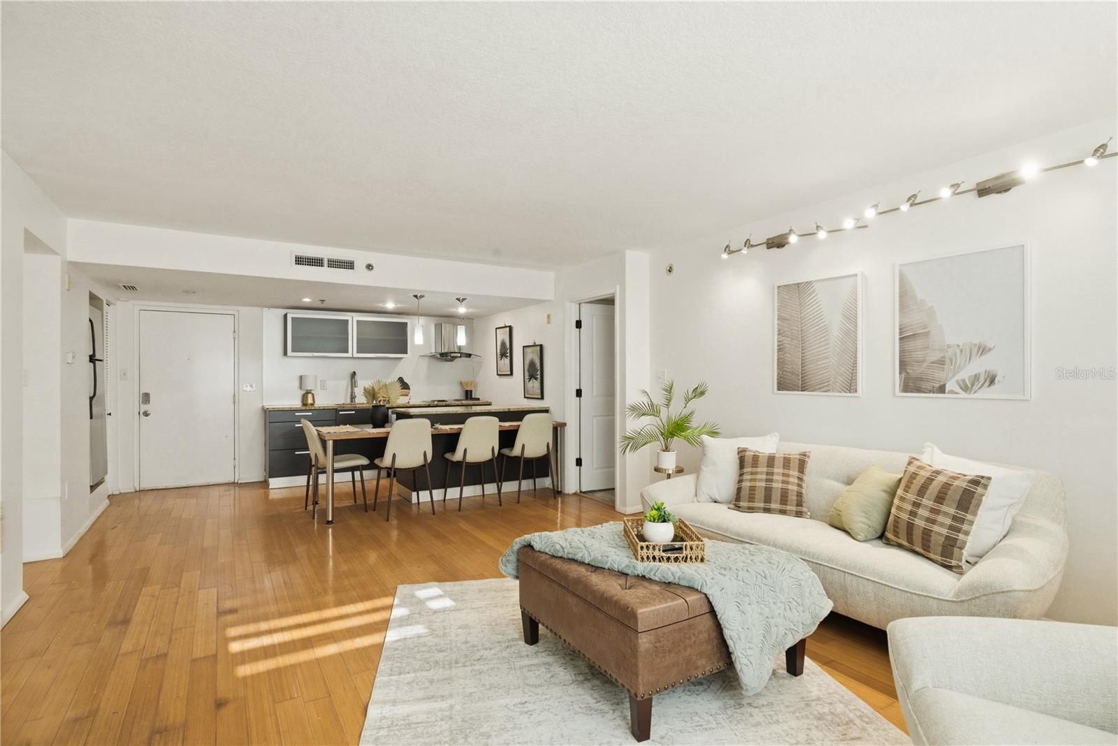 LAKESIDE CROSSING CONDO - Residential