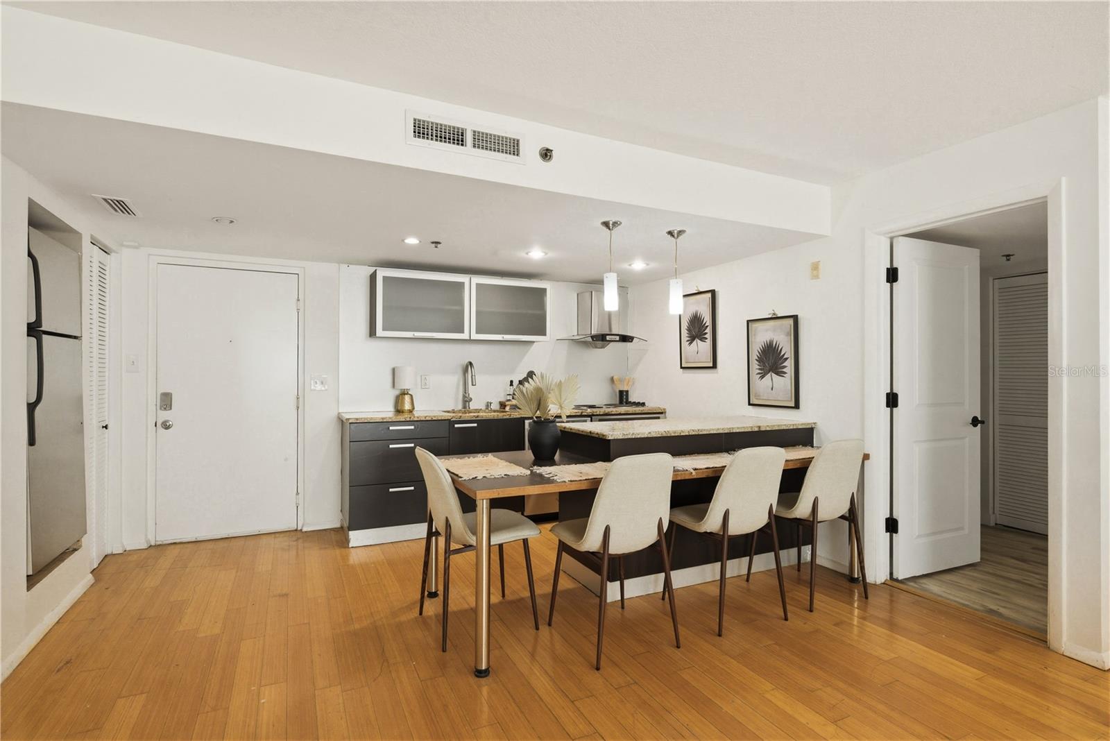 LAKESIDE CROSSING CONDO - Residential