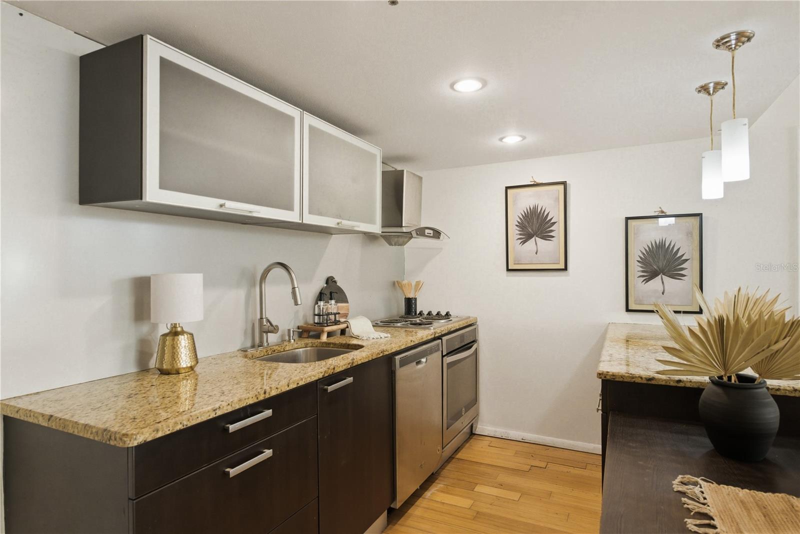 LAKESIDE CROSSING CONDO - Residential