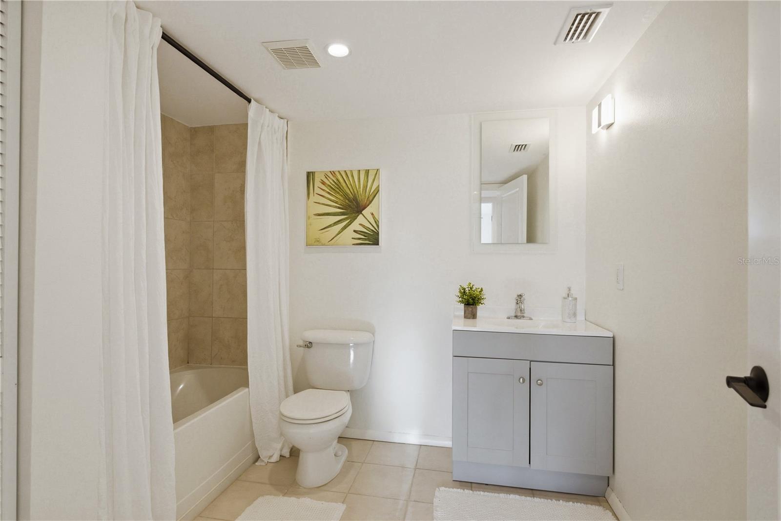 LAKESIDE CROSSING CONDO - Residential