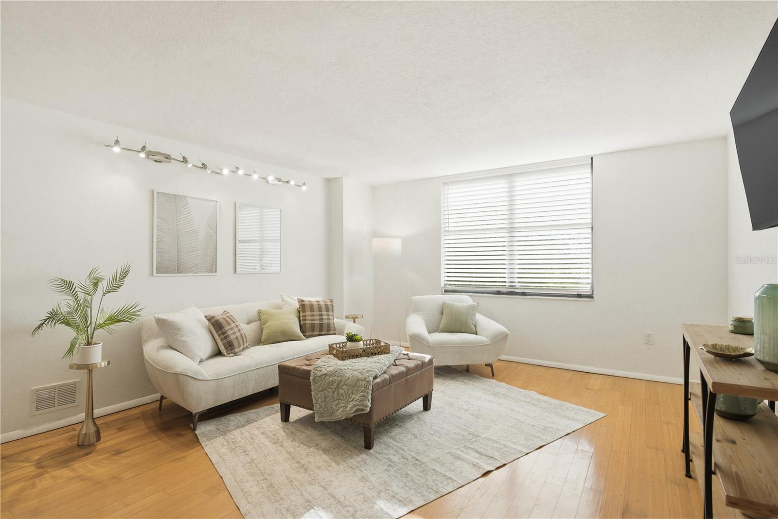 LAKESIDE CROSSING CONDO - Residential