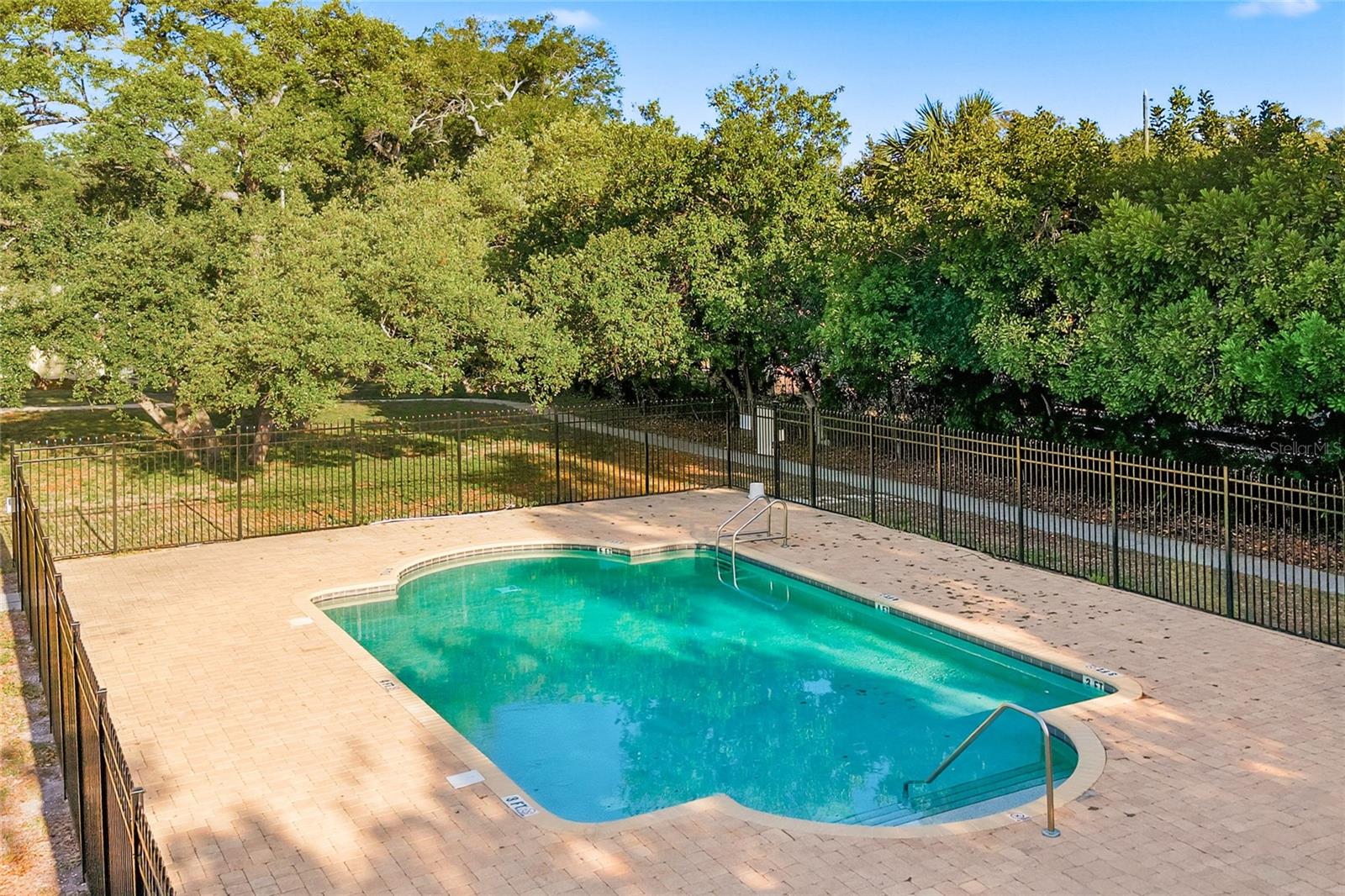 LAKESIDE CROSSING CONDO - Residential