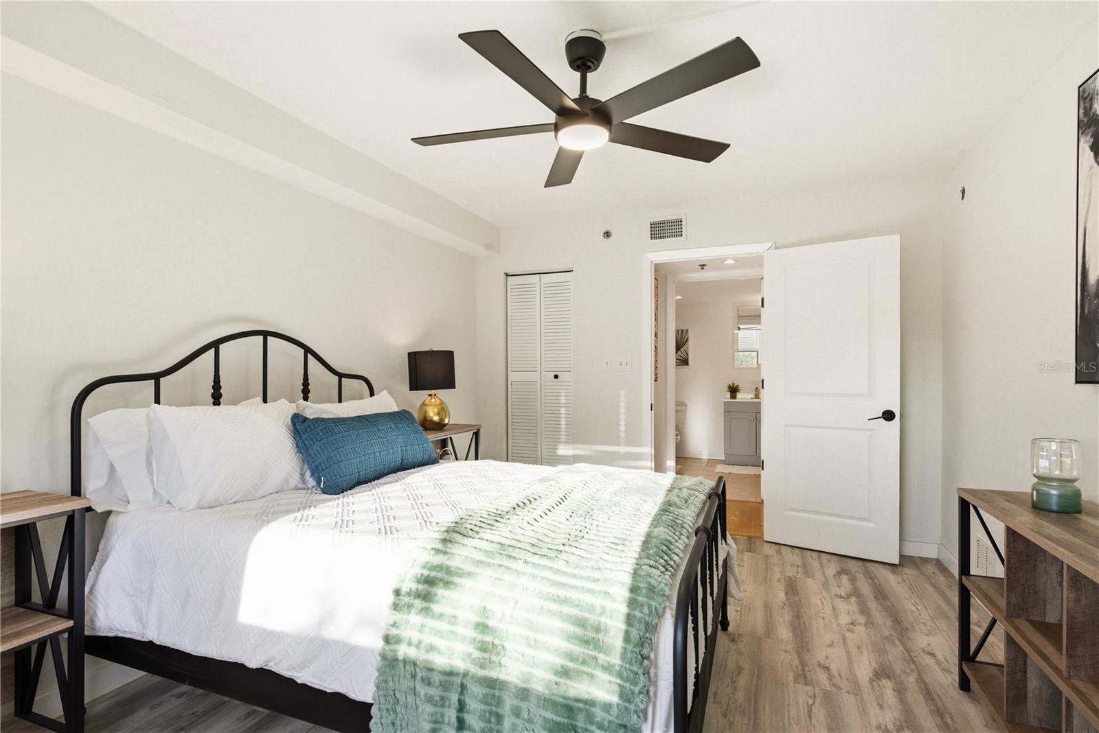 LAKESIDE CROSSING CONDO - Residential