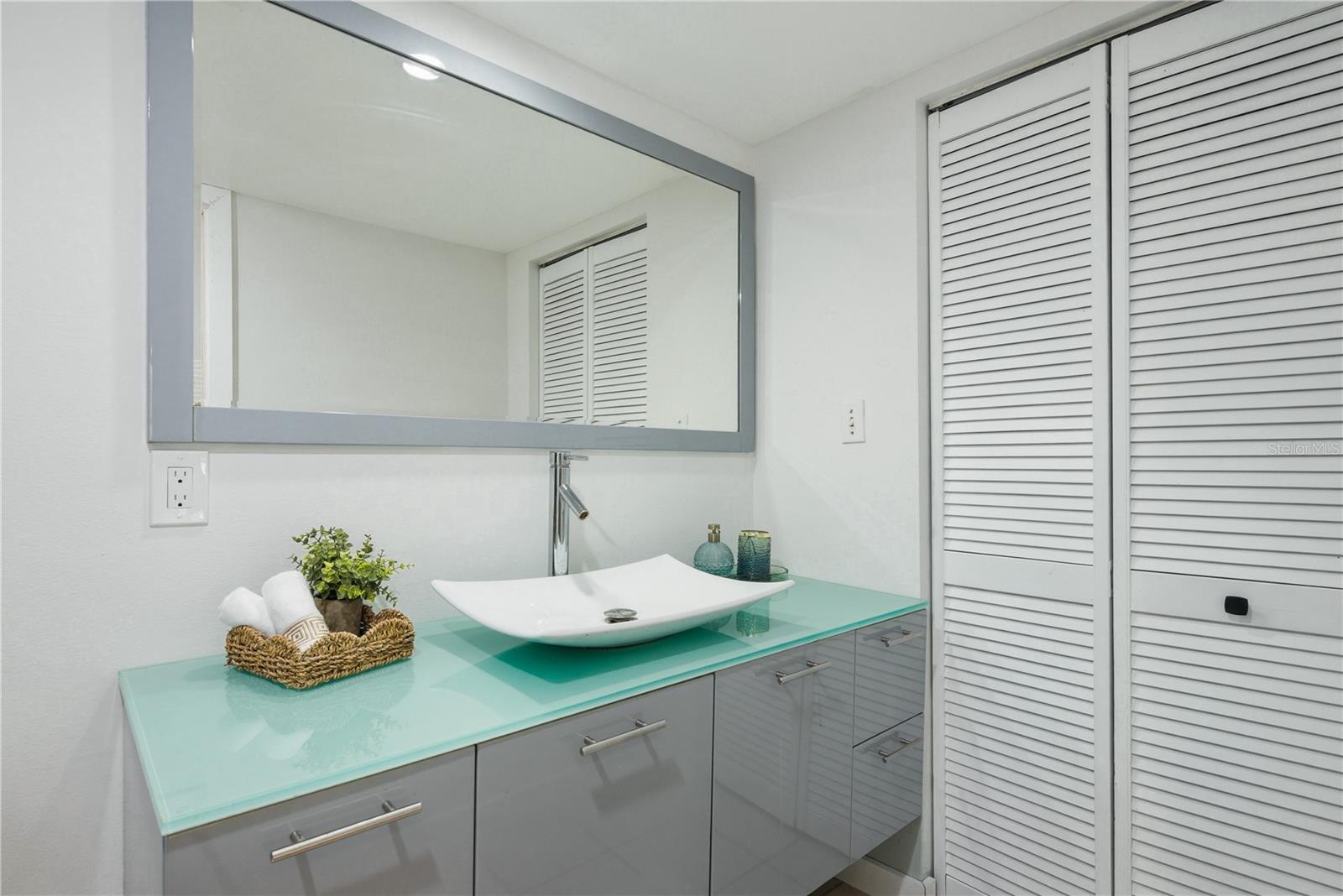 LAKESIDE CROSSING CONDO - Residential